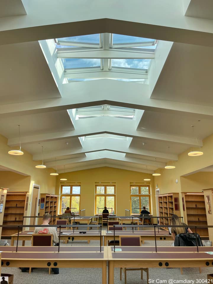 Image of Donald Welbourn Reading Room on the second floor of the Bartlam Library (by and copyright Sir Cam)
